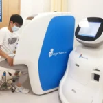 Automatizarea recoltării de sânge: brațele robotice intră în practica clinică curentă